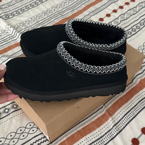 UGG slippers - Picture 1 of 6
